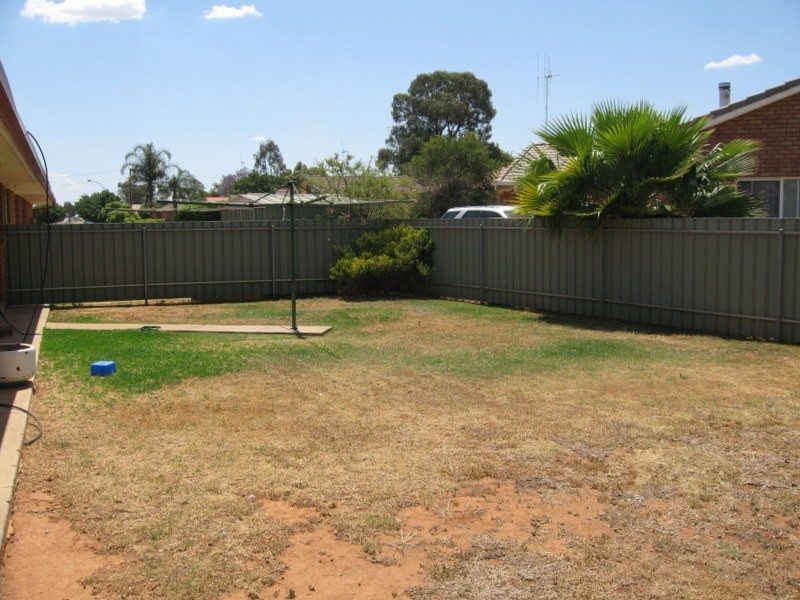 2/16-18 Ebelina Crescent, Parkes NSW 2870