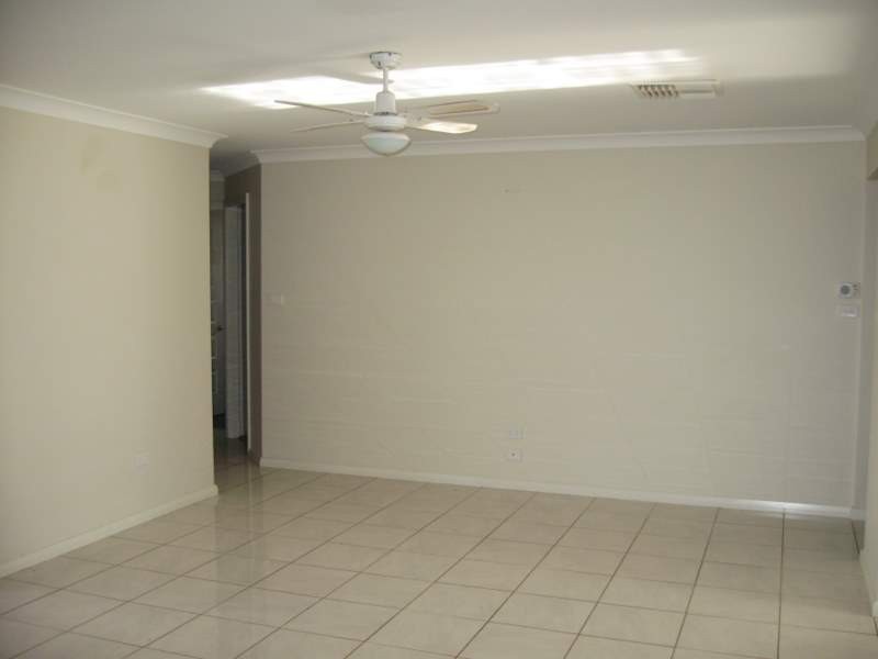 33 Blaxland Street, Parkes NSW 2870