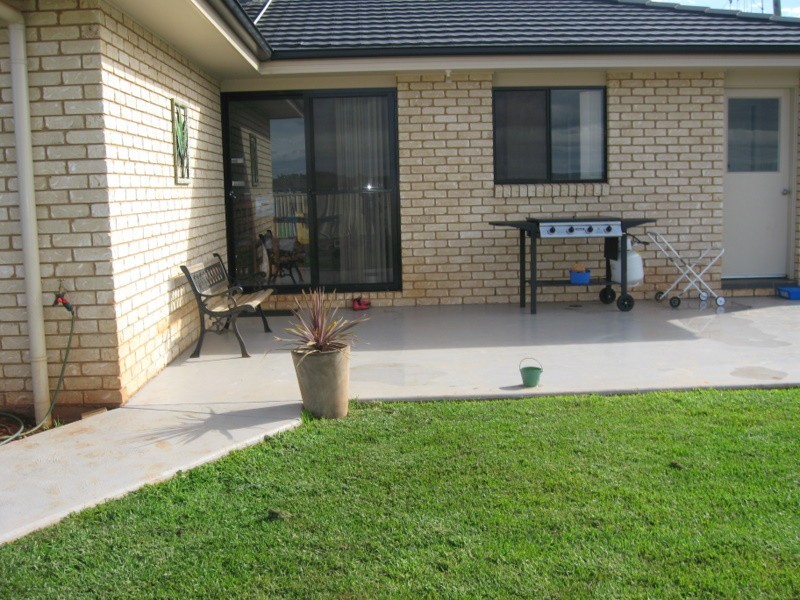 33 Blaxland Street, Parkes NSW 2870