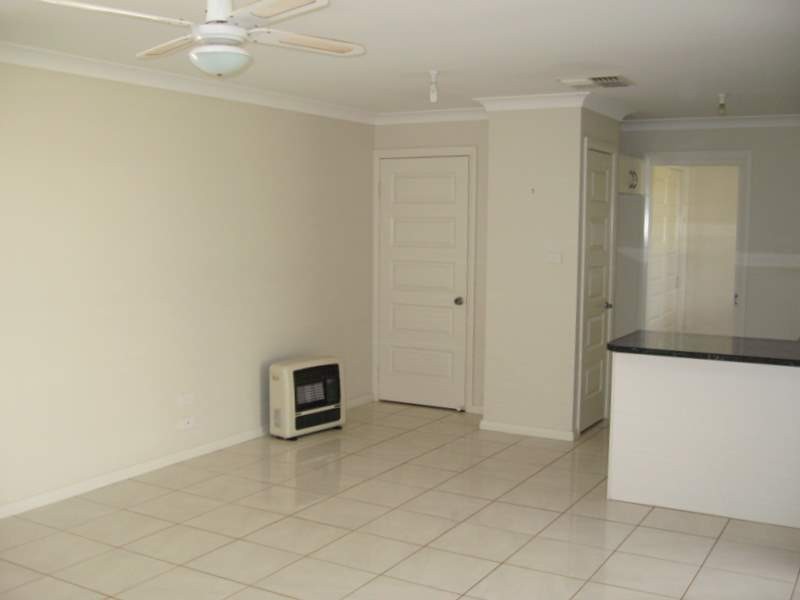 33 Blaxland Street, Parkes NSW 2870