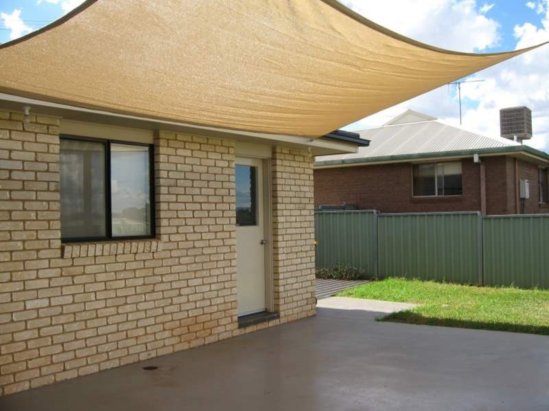 33 Blaxland Street, Parkes NSW 2870