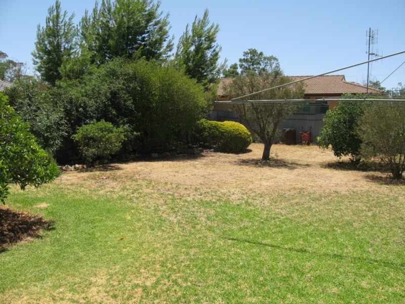 5 Glover Street, Parkes NSW 2870