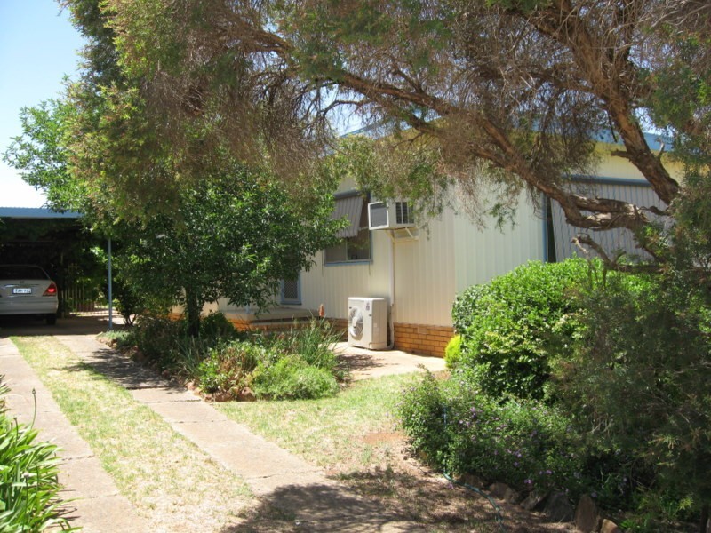 5 Glover Street, Parkes NSW 2870
