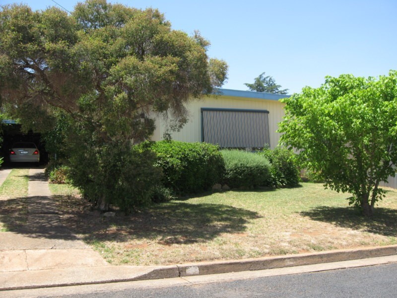 5 Glover Street, Parkes NSW 2870