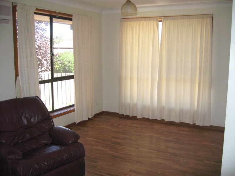 2 Lotus Place, Parkes NSW 2870