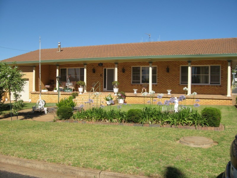17 Carrington Street, Parkes NSW 2870