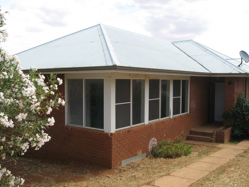 18 Alexandra Street, Parkes NSW 2870