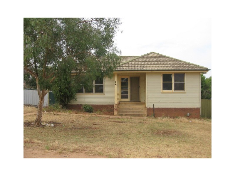32 Medlyn Street, Parkes NSW 2870