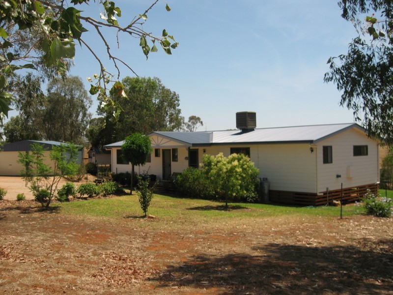 36 Birch Road, Parkes NSW 2870