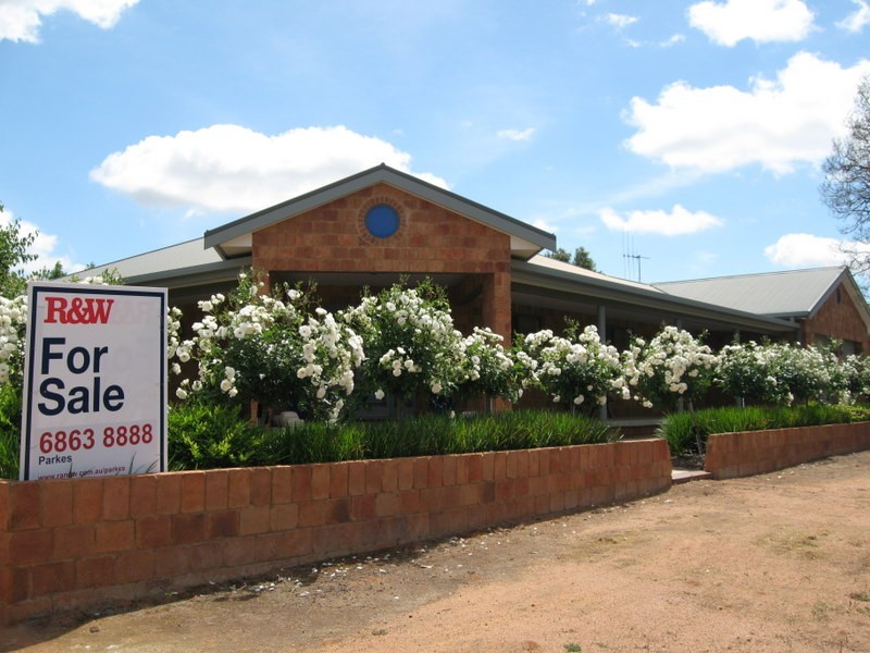 7-9 Cooke Street, Parkes NSW 2870