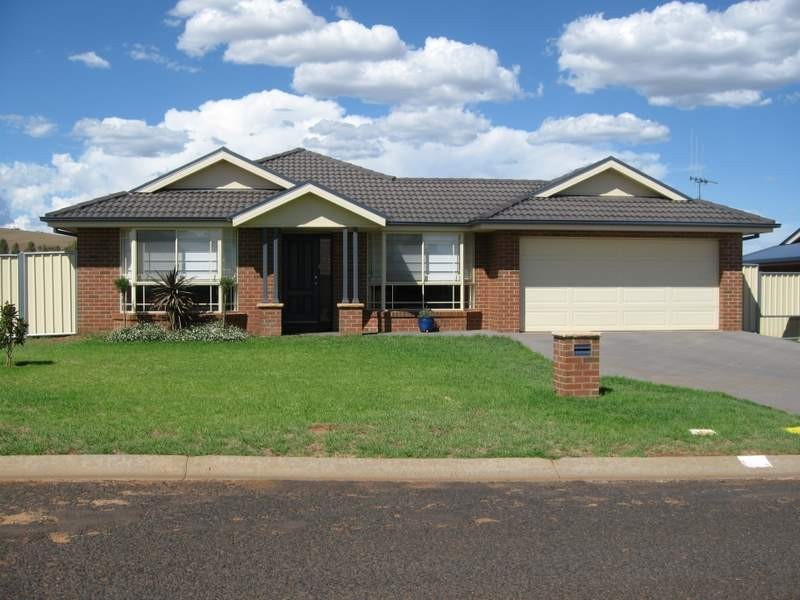 13 Noonan Street, Parkes NSW 2870
