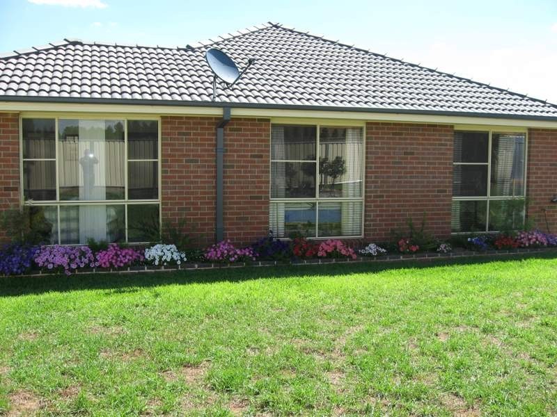 13 Noonan Street, Parkes NSW 2870