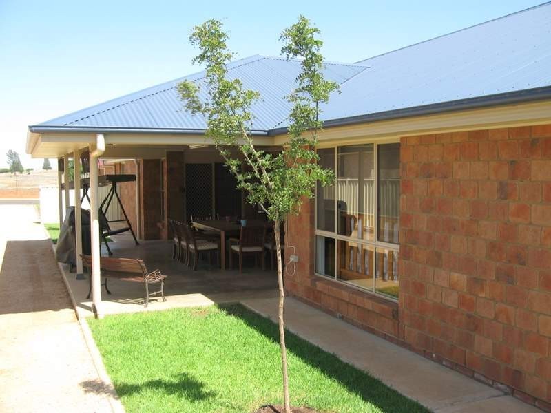 5 Cedar Crescent, Parkes NSW 2870