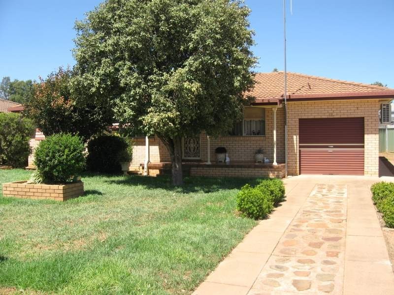 65 Farrer Street, Parkes NSW 2870