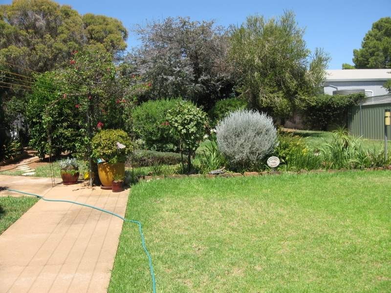 65 Farrer Street, Parkes NSW 2870