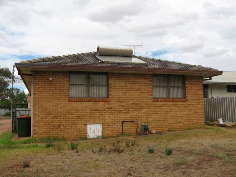 14 Barton Street, Parkes NSW 2870
