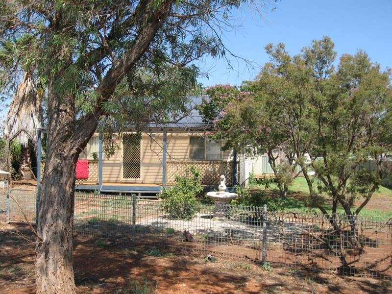 2 Koala Street, Parkes NSW 2870