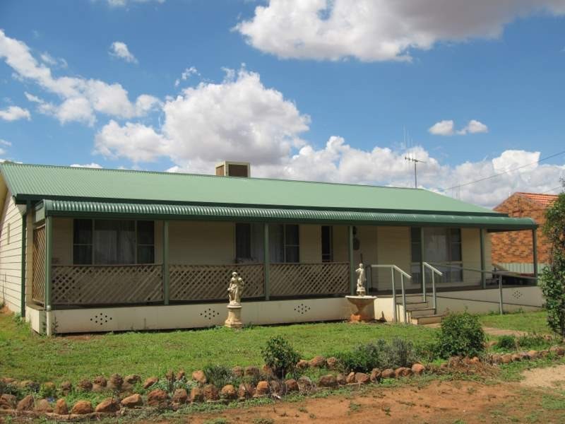 110 Dalton Street, Parkes NSW 2870