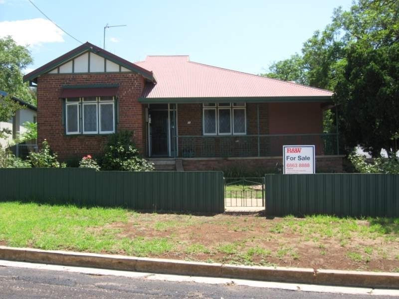 56 Orange Street, Parkes NSW 2870