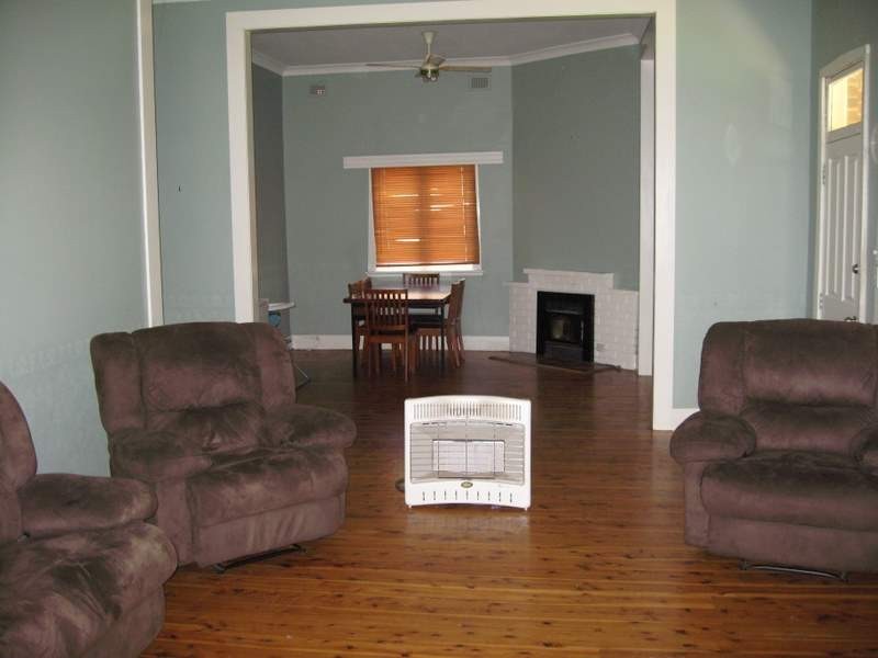 56 Orange Street, Parkes NSW 2870