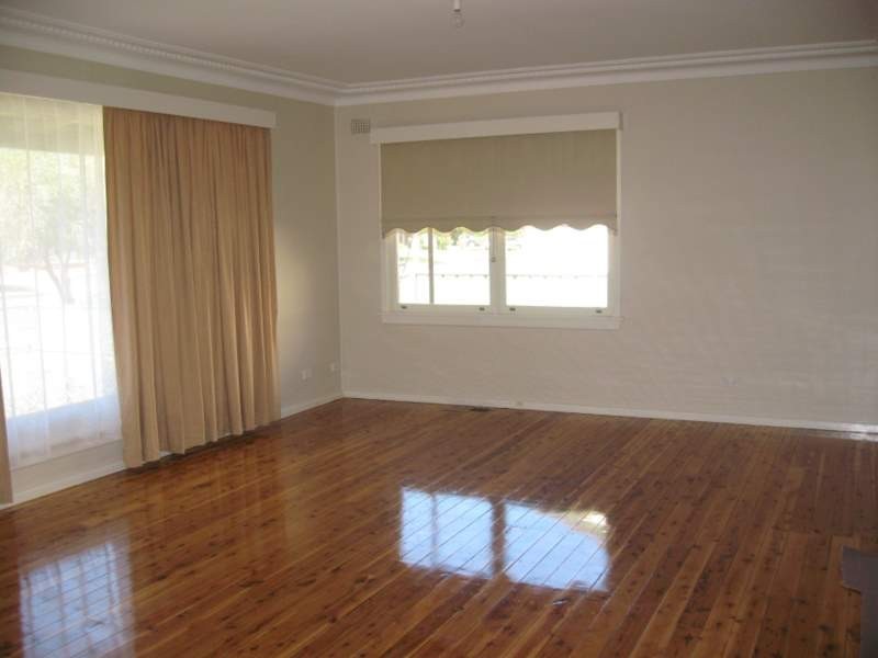 9 Captain Wilson Avenue, Parkes NSW 2870