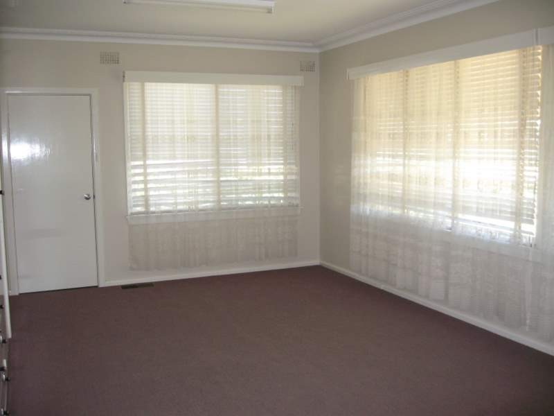 9 Captain Wilson Avenue, Parkes NSW 2870