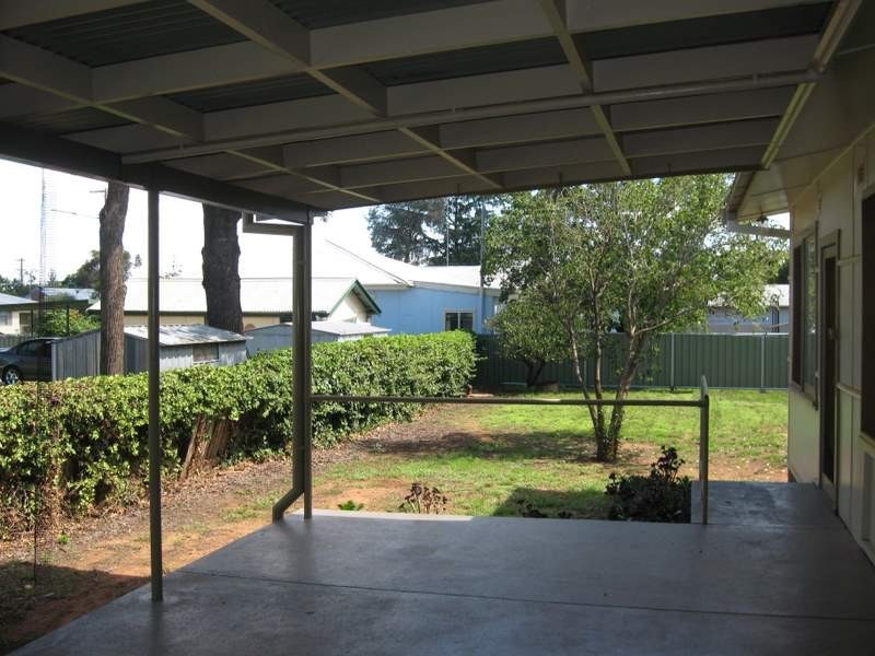9 Captain Wilson Avenue, Parkes NSW 2870