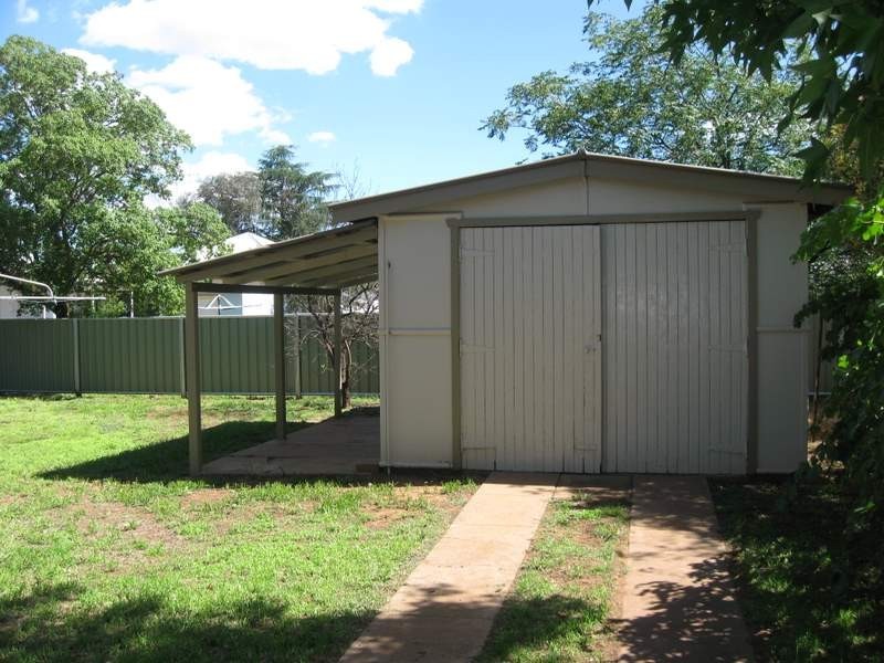 9 Captain Wilson Avenue, Parkes NSW 2870