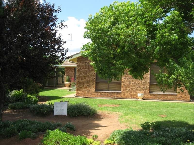 27 Lawson Street, Parkes NSW 2870