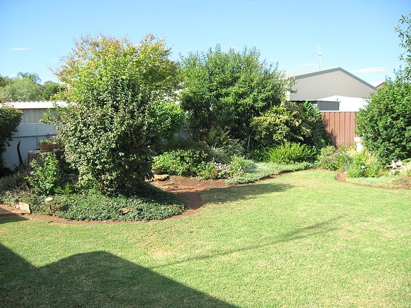 27 Lawson Street, Parkes NSW 2870