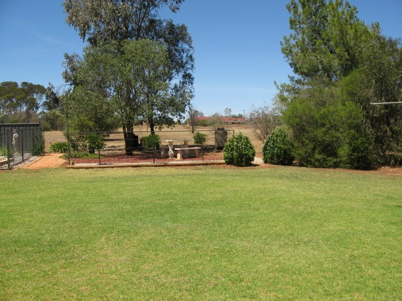 39 Field Road, Parkes NSW 2870