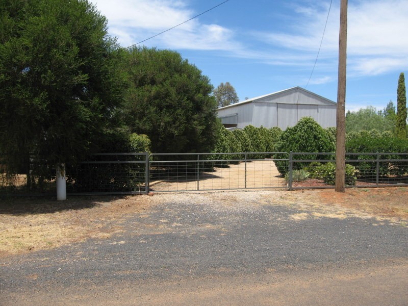 39 Field Road, Parkes NSW 2870