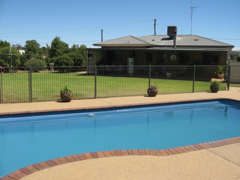 39 Field Road, Parkes NSW 2870