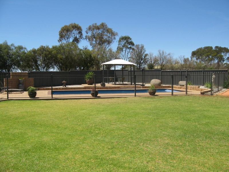 39 Field Road, Parkes NSW 2870