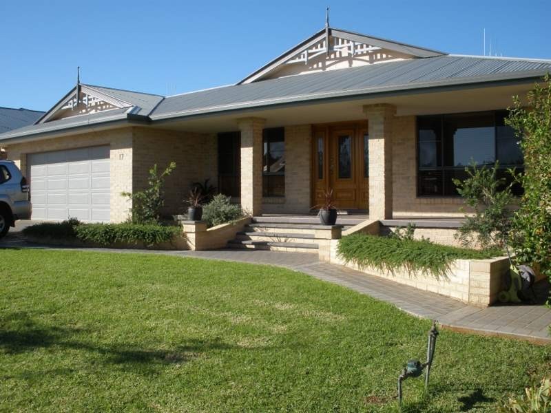 17 Noonan Street, Parkes NSW 2870
