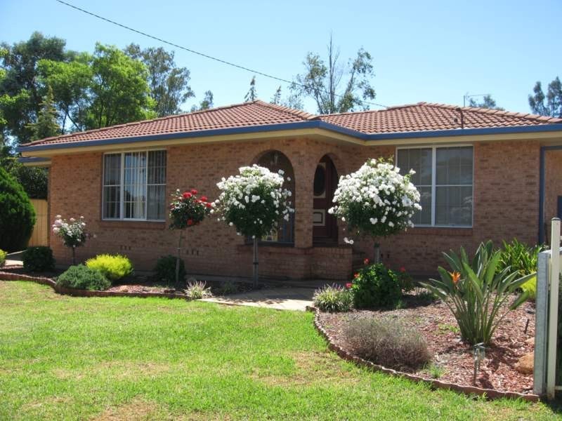 16 Webb Street, Parkes NSW 2870