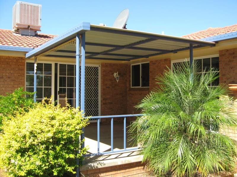 16 Webb Street, Parkes NSW 2870