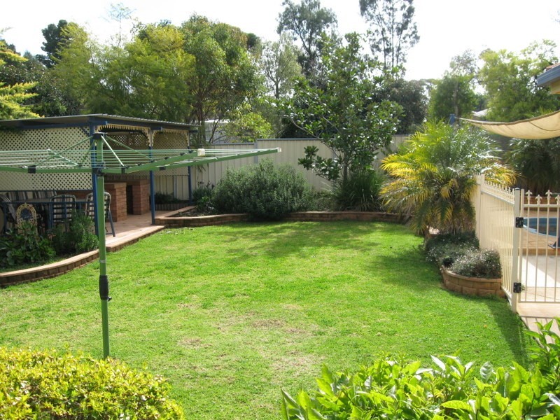 16 Webb Street, Parkes NSW 2870