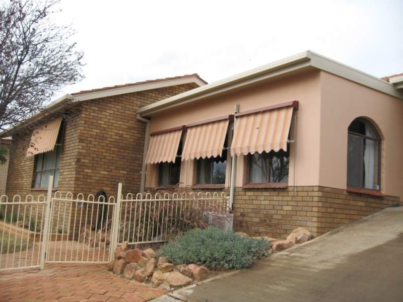 73 East Street, Parkes NSW 2870