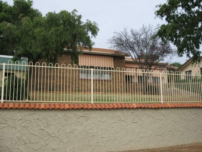 73 East Street, Parkes NSW 2870