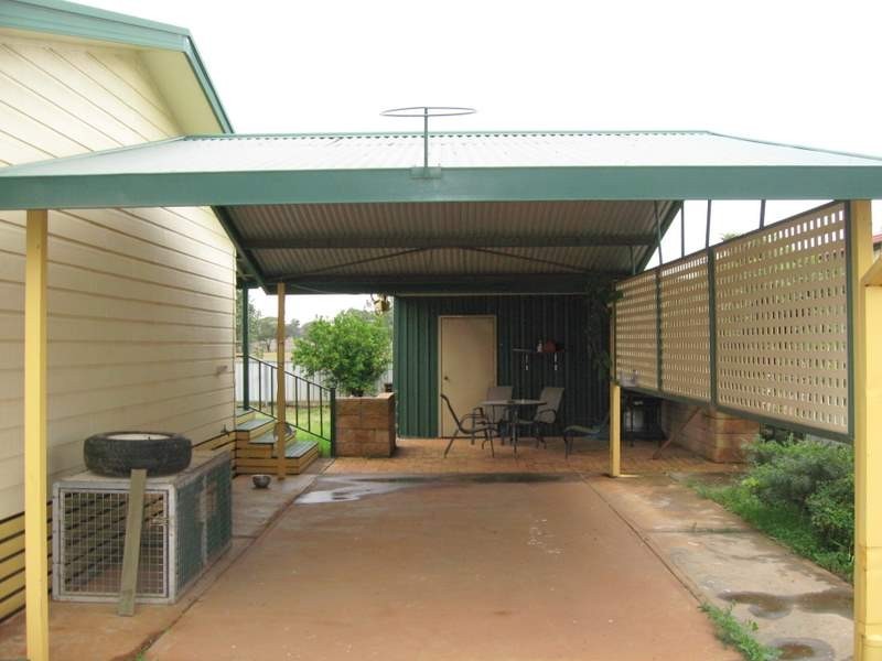 123 Railway Parade, Peak Hill NSW 2869