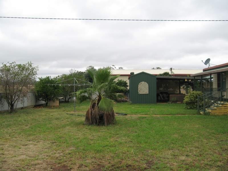 123 Railway Parade, Peak Hill NSW 2869