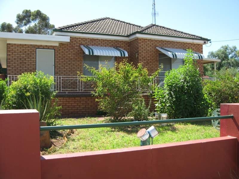 35 Caswell Street, Peak Hill NSW 2869