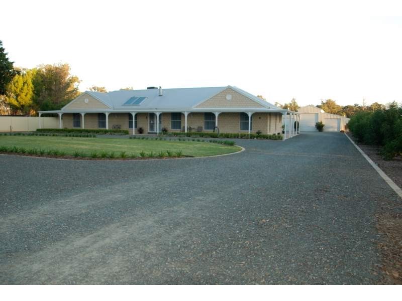 5 Kelly Road, Parkes NSW 2870