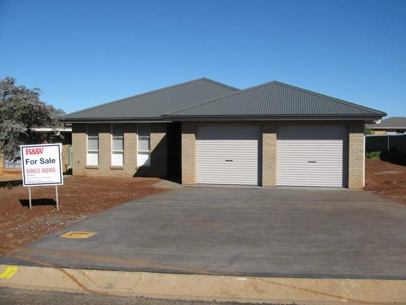 1 Thomas Tom Cres, Parkes NSW 2870
