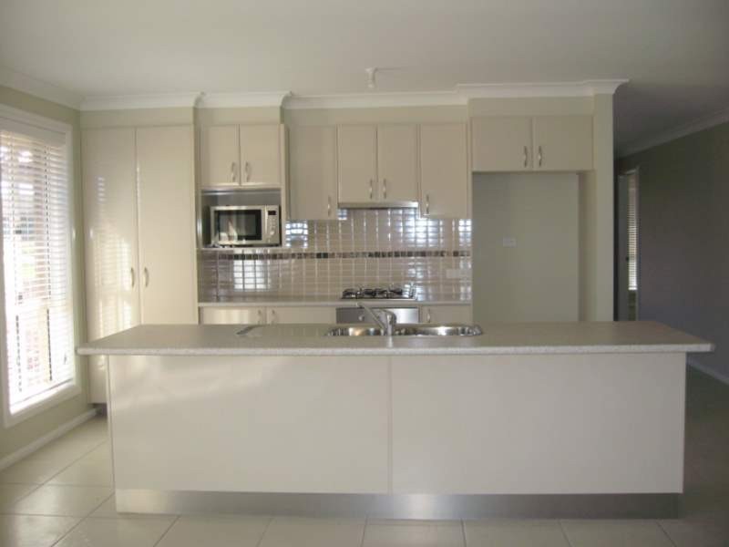 1 Thomas Tom Cres, Parkes NSW 2870