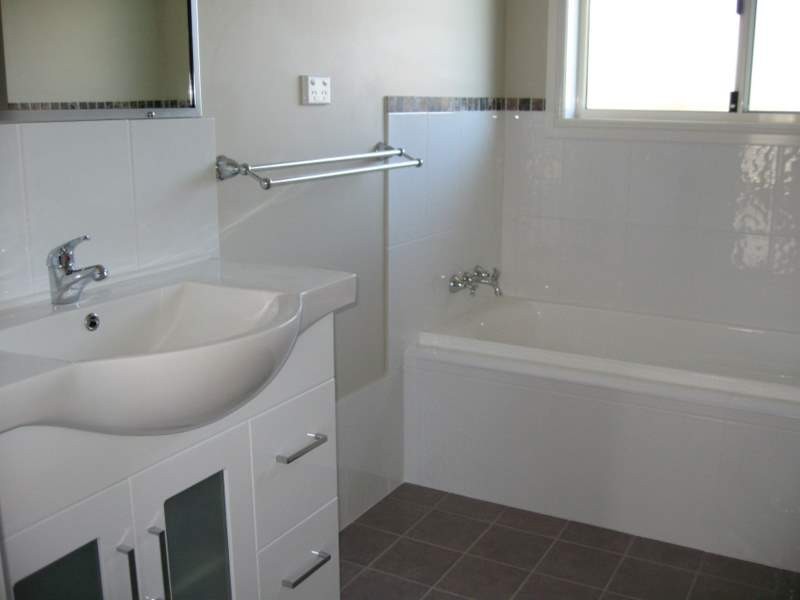 1 Thomas Tom Cres, Parkes NSW 2870