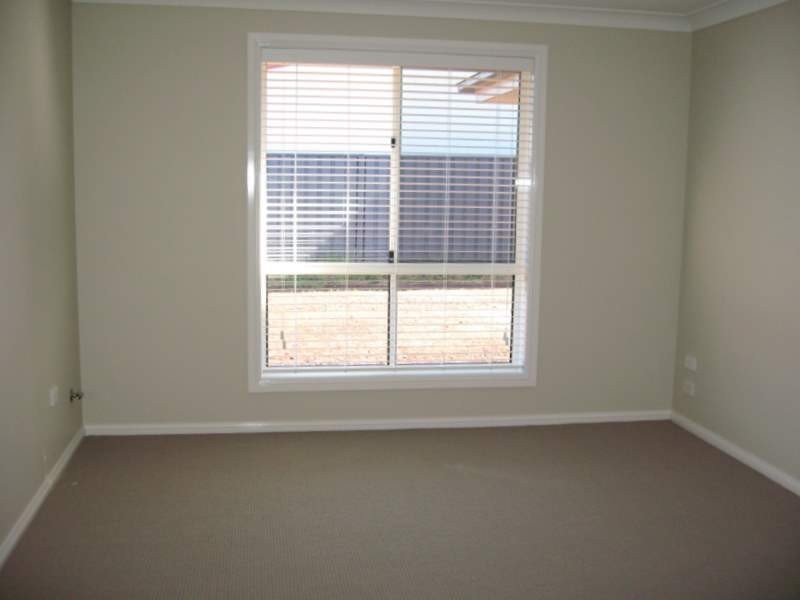 1 Thomas Tom Cres, Parkes NSW 2870