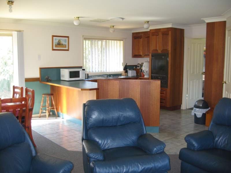 1 Glenburnie Close, Parkes NSW 2870