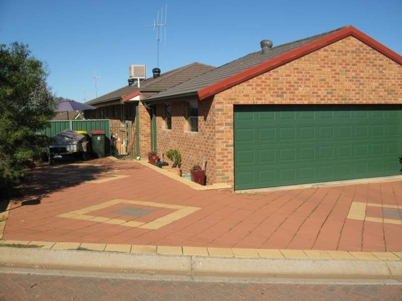 1 Glenburnie Close, Parkes NSW 2870